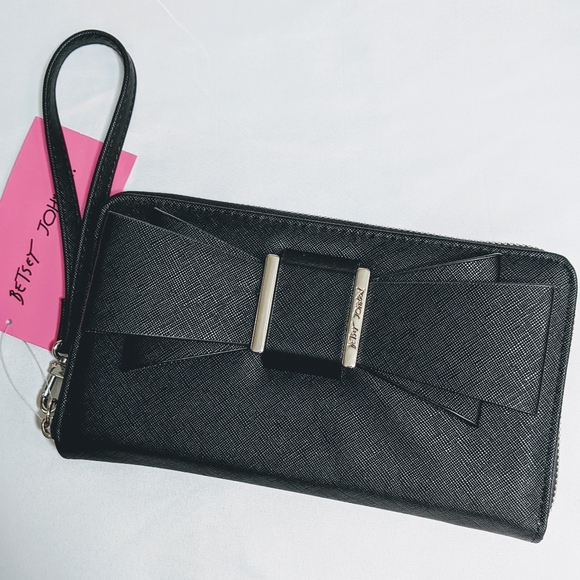 Betsey Johnson Handbags - NWT Betsy Johnson Black Bow Zip Around Wallet